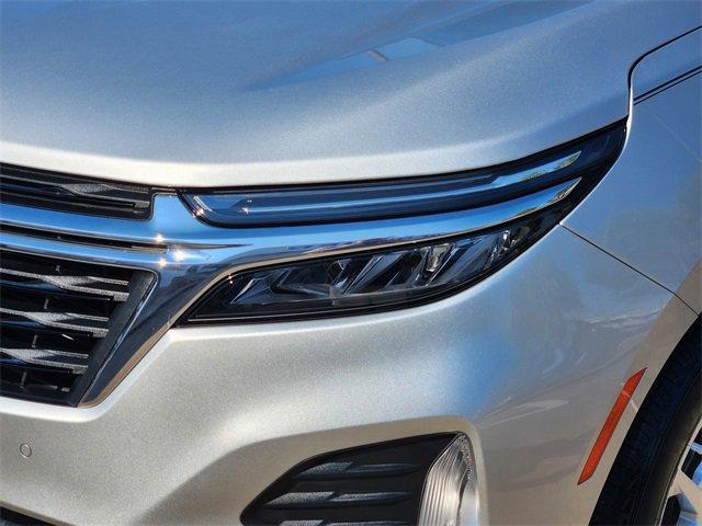Photo of 2022 Silver Ice Metallic Chevrolet Equinox