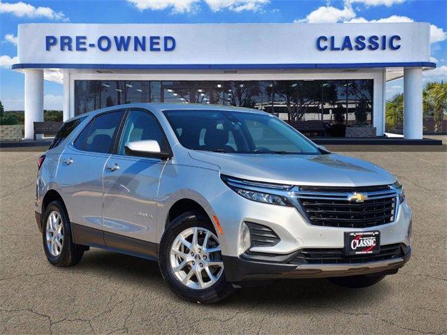 Photo of 2022 Silver Ice Metallic Chevrolet Equinox