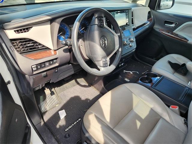 Photo of 2018 Blizzard Pearl Toyota Sienna
