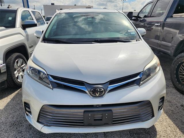 Photo of 2018 Blizzard Pearl Toyota Sienna