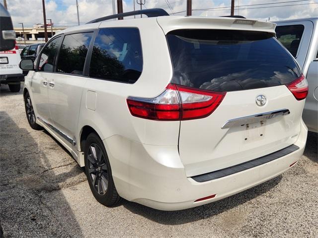 Photo of 2018 Blizzard Pearl Toyota Sienna