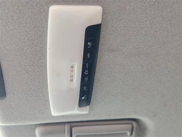 Photo of 2022 2 Tone Gray / Black Roof Nissan Kicks
