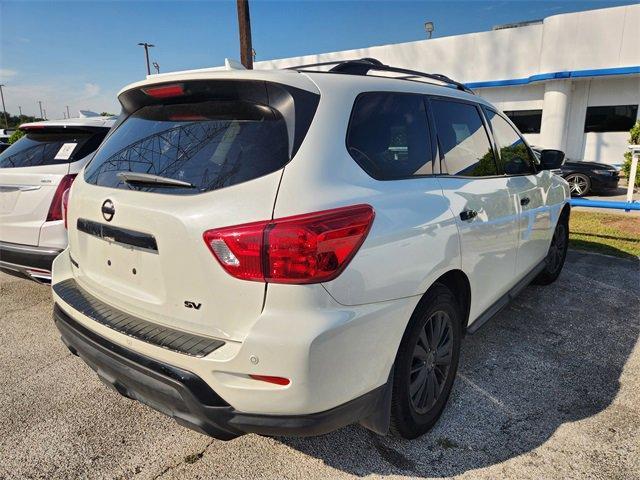 Photo of 2020 White Nissan Pathfinder
