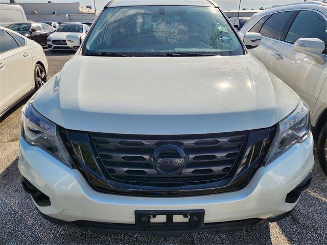 Photo of 2020 White Nissan Pathfinder
