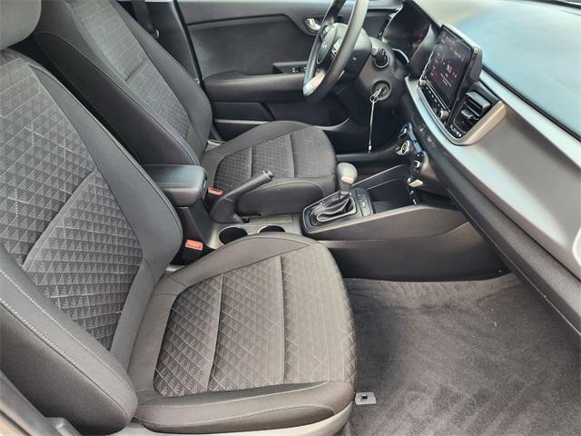 Photo of 2023 Clear White Kia Rio