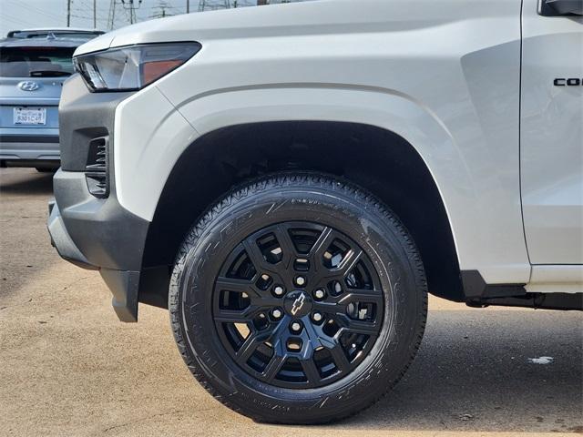 Photo of 2025 Summit White Chevrolet Colorado
