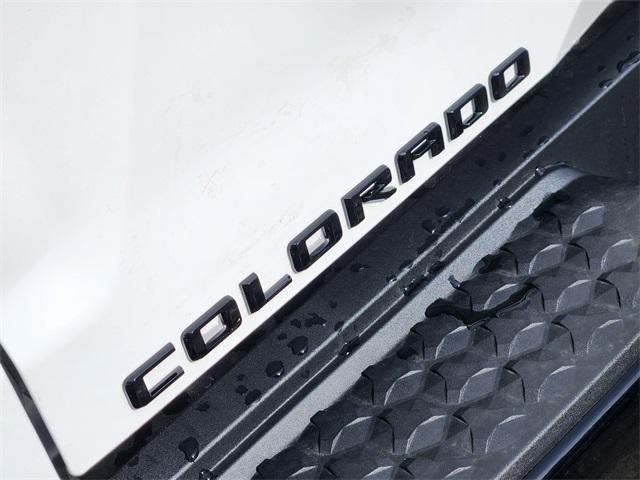 Photo of 2025 Summit White Chevrolet Colorado