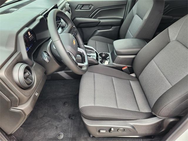 Photo of 2025 Summit White Chevrolet Colorado