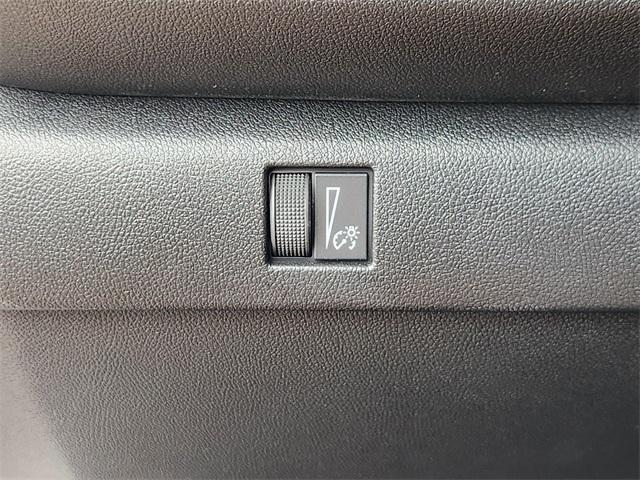 Photo of 2025 Summit White Chevrolet Colorado