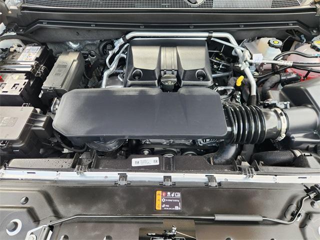 Photo of 2025 Summit White Chevrolet Colorado