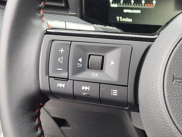Photo of 2025 Aspen White Tri Nissan Kicks