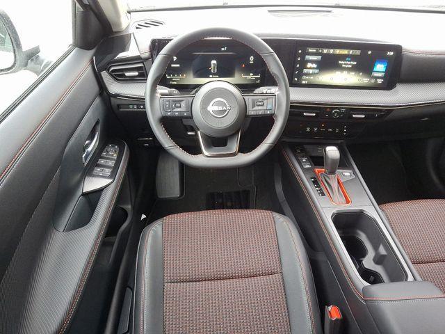 Photo of 2025 Aspen White Tri Nissan Kicks