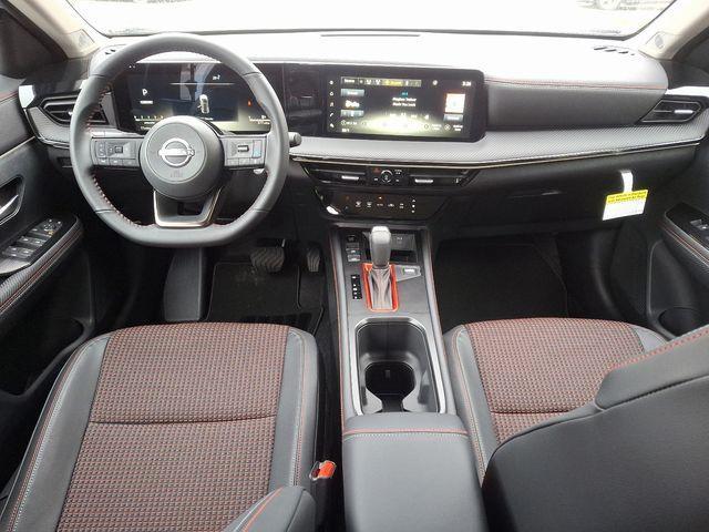 Photo of 2025 Aspen White Tri Nissan Kicks