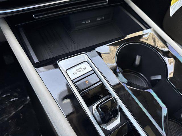 Photo of 2025 Opal White Pearl Volkswagen Atlas