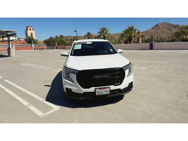 Photo of 2022 Summit White GMC Terrain