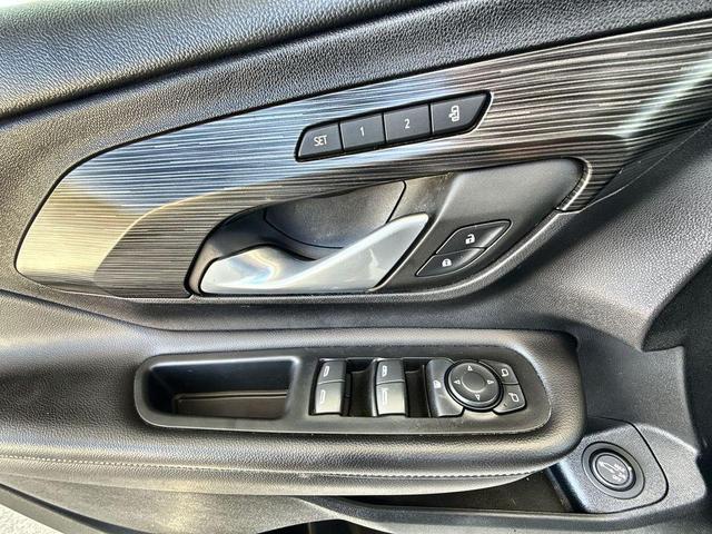 Photo of 2022 Summit White GMC Terrain