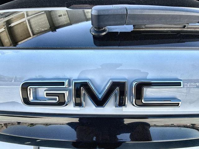 Photo of 2022 Summit White GMC Terrain