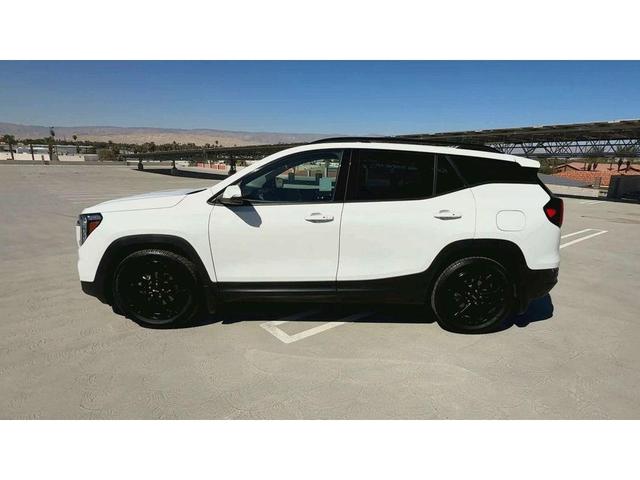 Photo of 2022 Summit White GMC Terrain