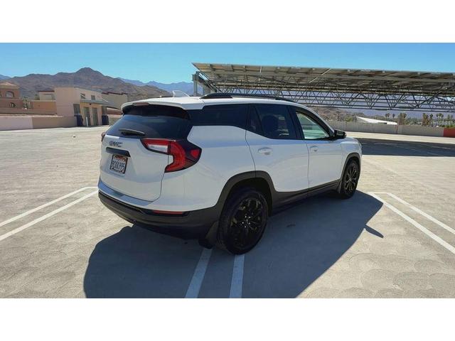 Photo of 2022 Summit White GMC Terrain