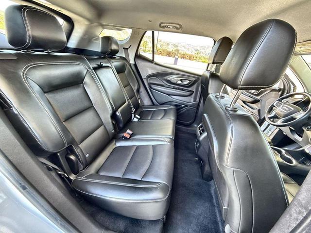 Photo of 2022 Summit White GMC Terrain