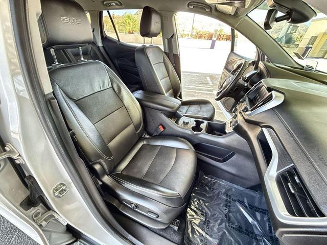 Photo of 2022 Summit White GMC Terrain