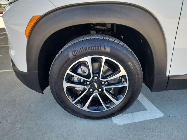 Photo of 2024 Summit White Chevrolet Trailblazer
