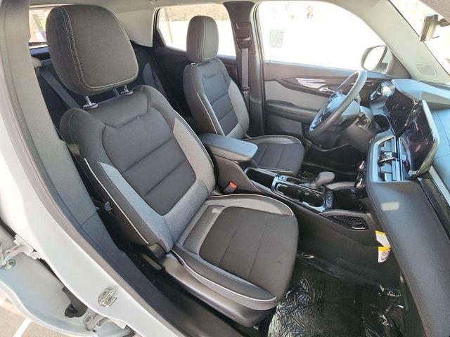 Photo of 2024 Summit White Chevrolet Trailblazer