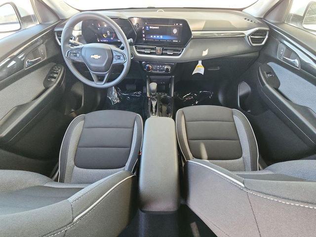 Photo of 2024 Summit White Chevrolet Trailblazer