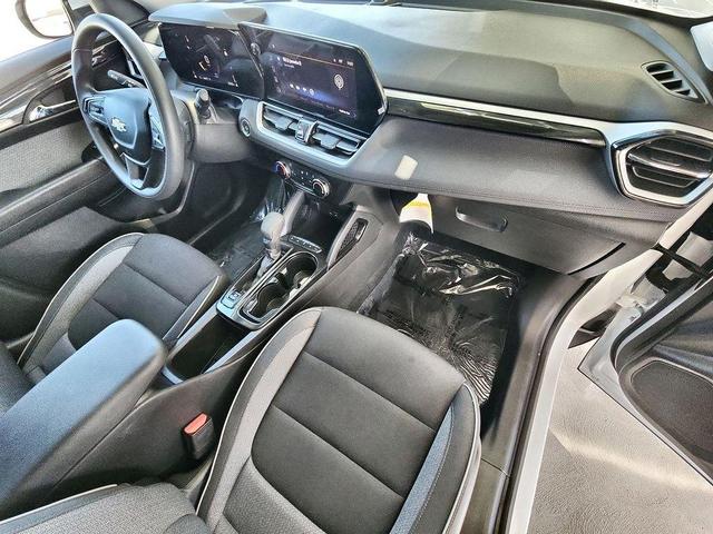 Photo of 2024 Summit White Chevrolet Trailblazer