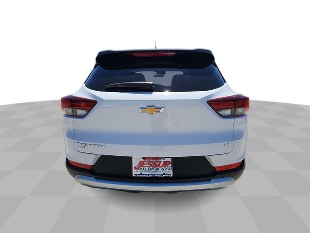 Photo of 2024 Summit White Chevrolet Trailblazer