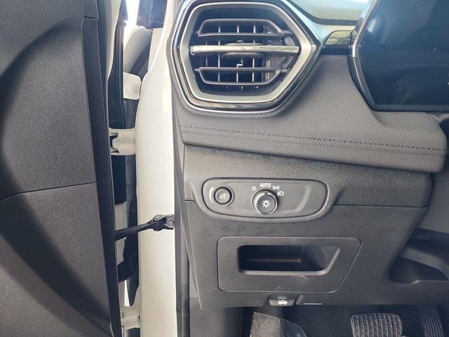 Photo of 2024 Summit White Chevrolet Trailblazer