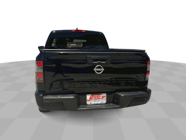 Photo of 2022 Black Nissan Frontier