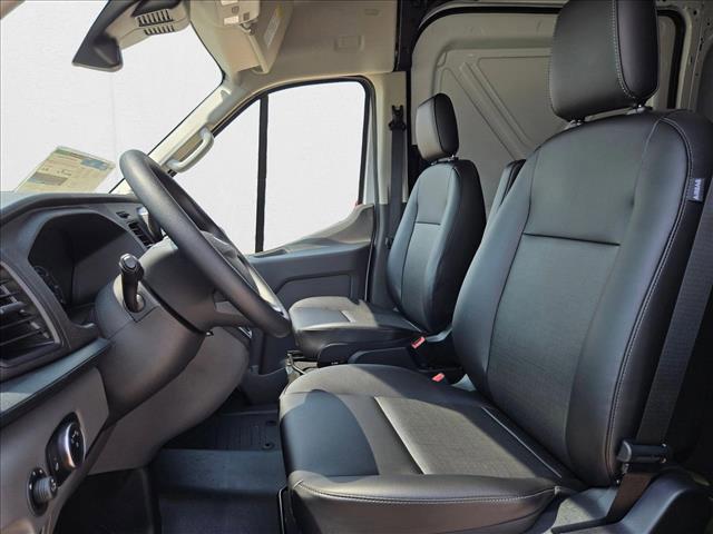 Photo of 2025 Oxford White Ford Transit-250