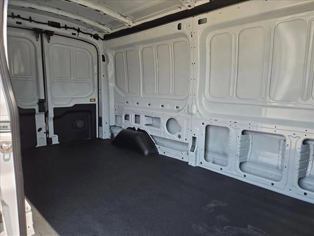 Photo of 2025 Oxford White Ford Transit-250
