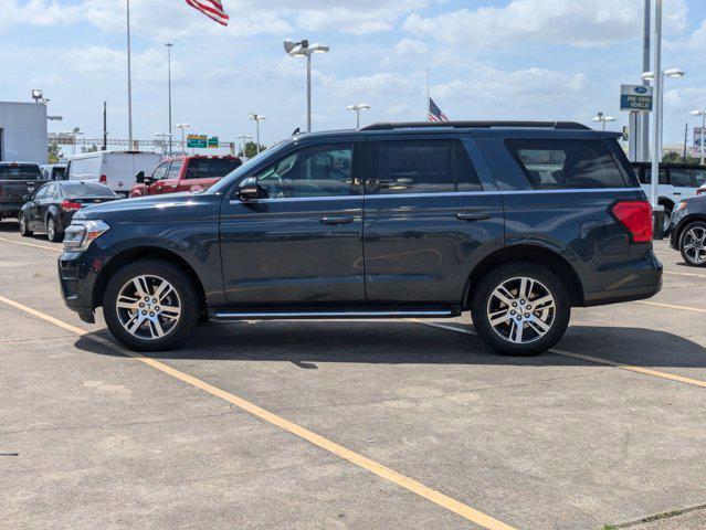 Photo of 2022 Stone Blue Metallic Ford Expedition