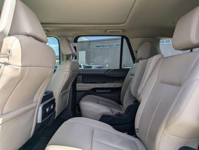 Photo of 2022 Stone Blue Metallic Ford Expedition