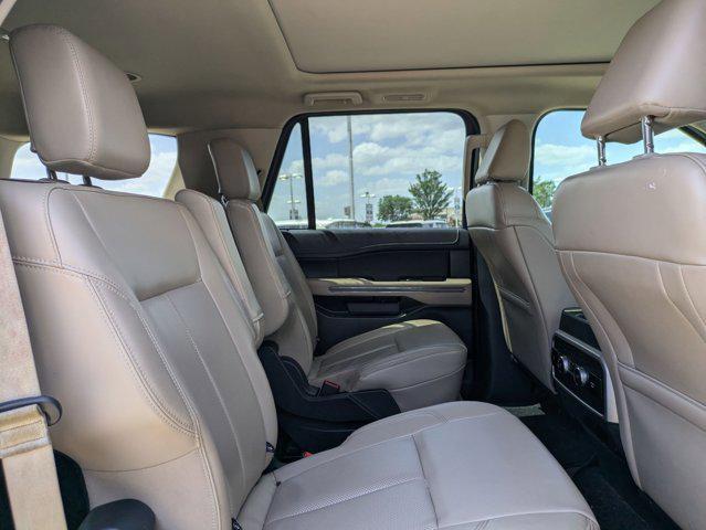 Photo of 2022 Stone Blue Metallic Ford Expedition