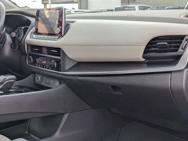 Photo of 2023 Super Black Nissan Rogue