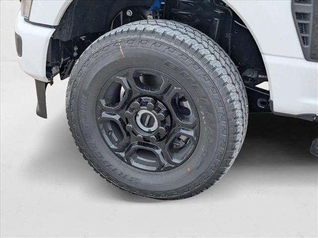 Photo of 2025 Oxford White Ford F-250