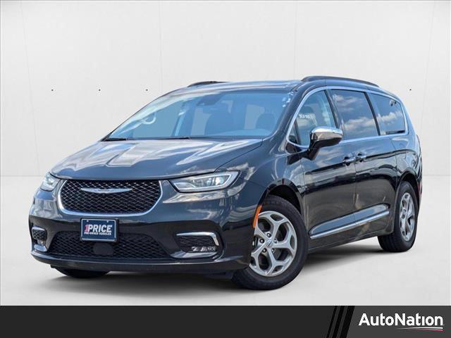 Photo of 2023 Brilliant Black Crystal Pearlcoat Chrysler Pacifica
