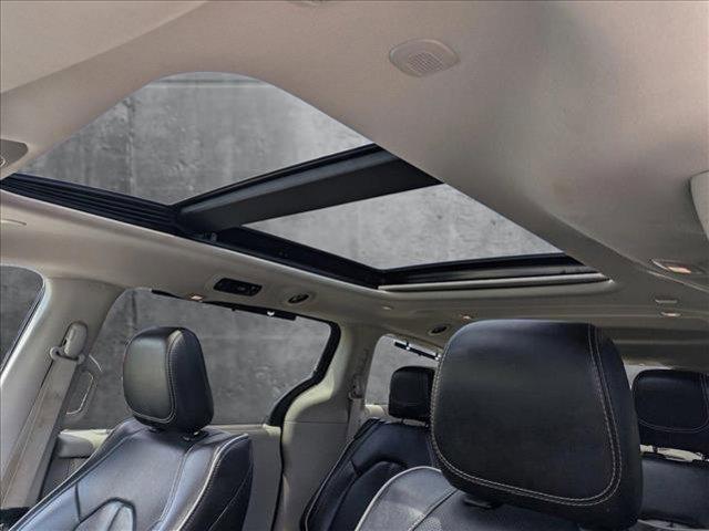 Photo of 2023 Brilliant Black Crystal Pearlcoat Chrysler Pacifica