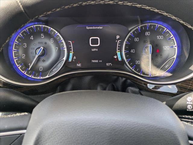 Photo of 2023 Brilliant Black Crystal Pearlcoat Chrysler Pacifica