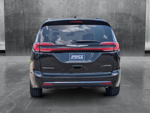 Photo of 2023 Brilliant Black Crystal Pearlcoat Chrysler Pacifica