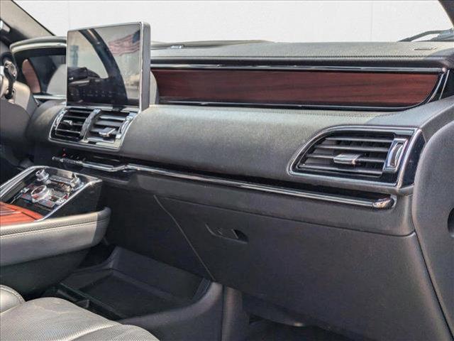 Photo of 2023 Infinite Black Metallic Clearcoat Lincoln Navigator