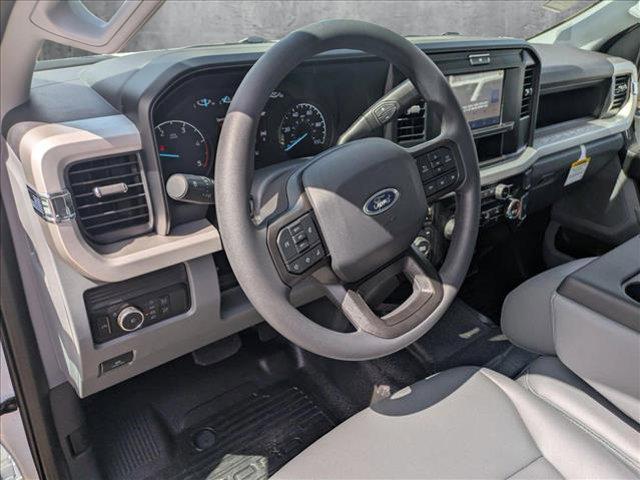 Photo of 2025 Oxford White Ford F-250