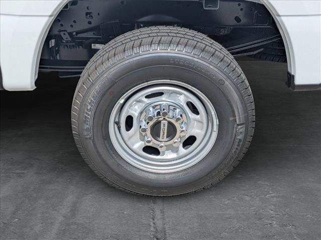 Photo of 2025 Oxford White Ford F-250
