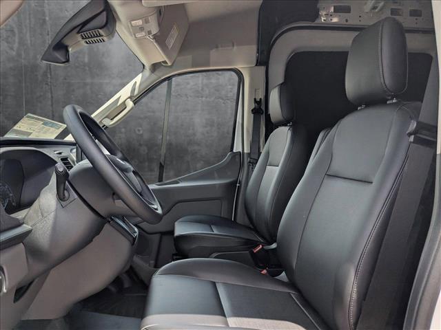 Photo of 2025 Oxford White Ford Transit-250