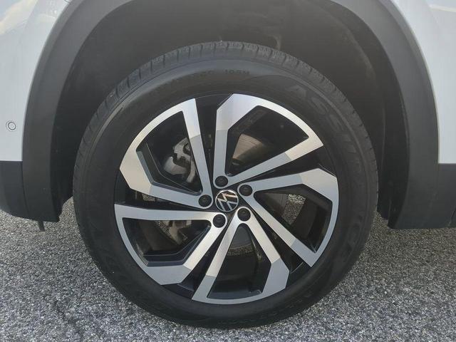 Photo of 2021 Pure White Volkswagen Atlas
