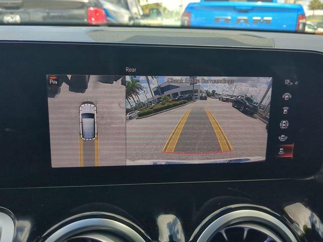 Photo of 2023 Polar White Mercedes-Benz GLB 250