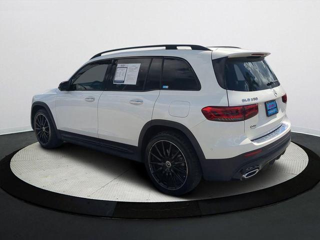 Photo of 2023 Polar White Mercedes-Benz GLB 250